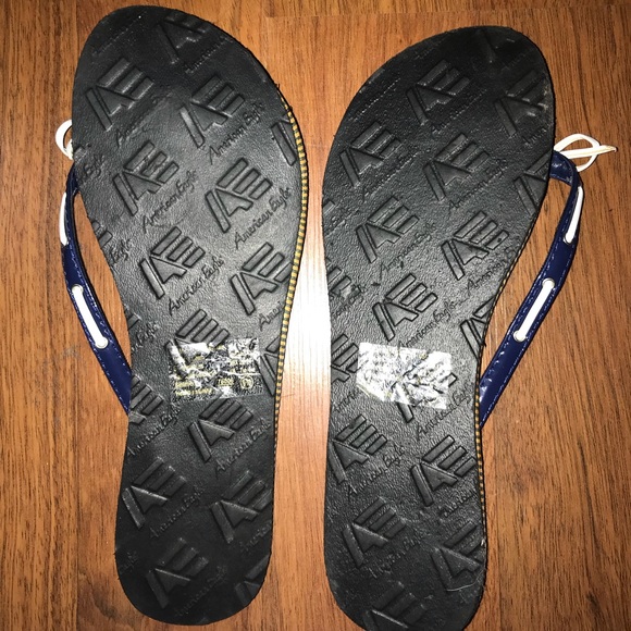 American Eagle flip flops - Picture 2 of 3